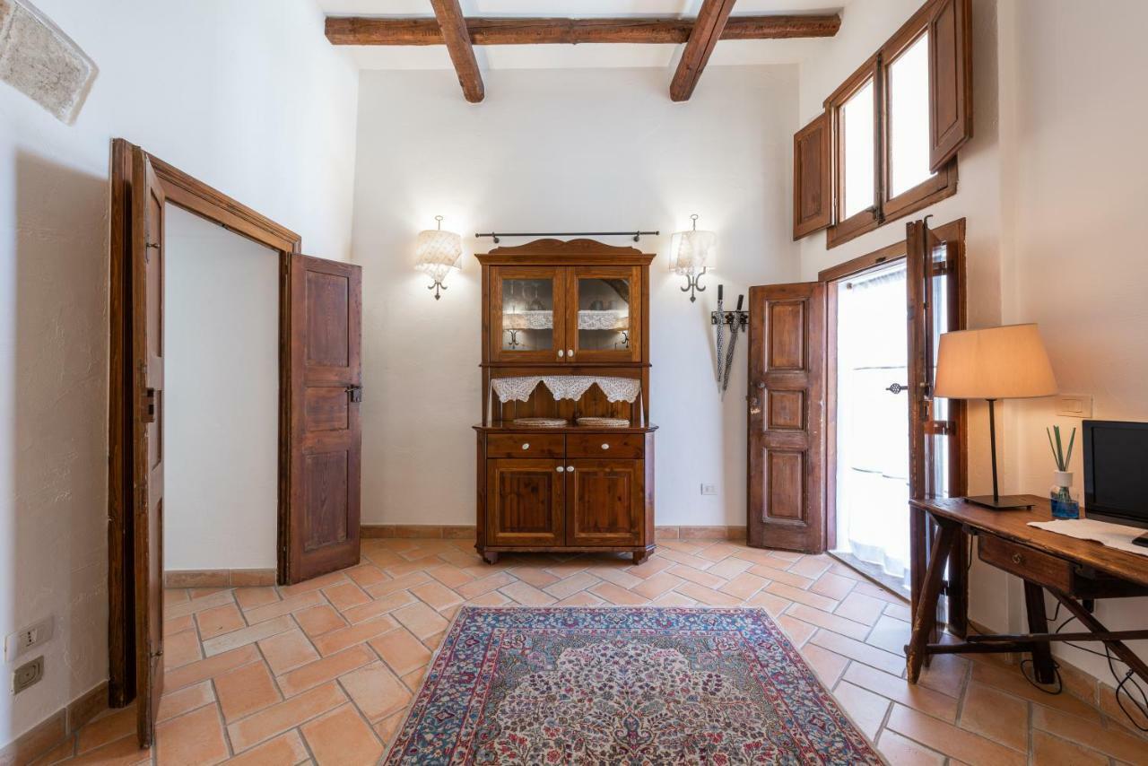Il Simposio - Housea